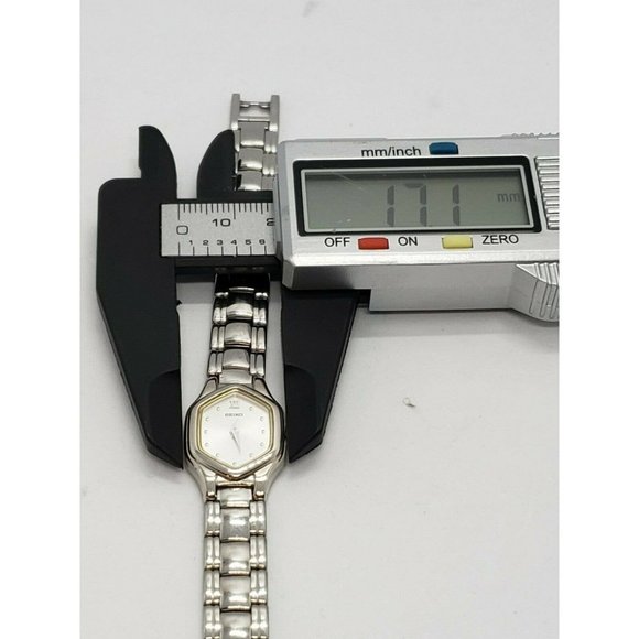 Seiko 17mm Silver Womens Watch V400-5631
